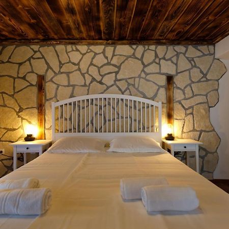 Rustic Apartment Evelin Krk Town Bagian luar foto