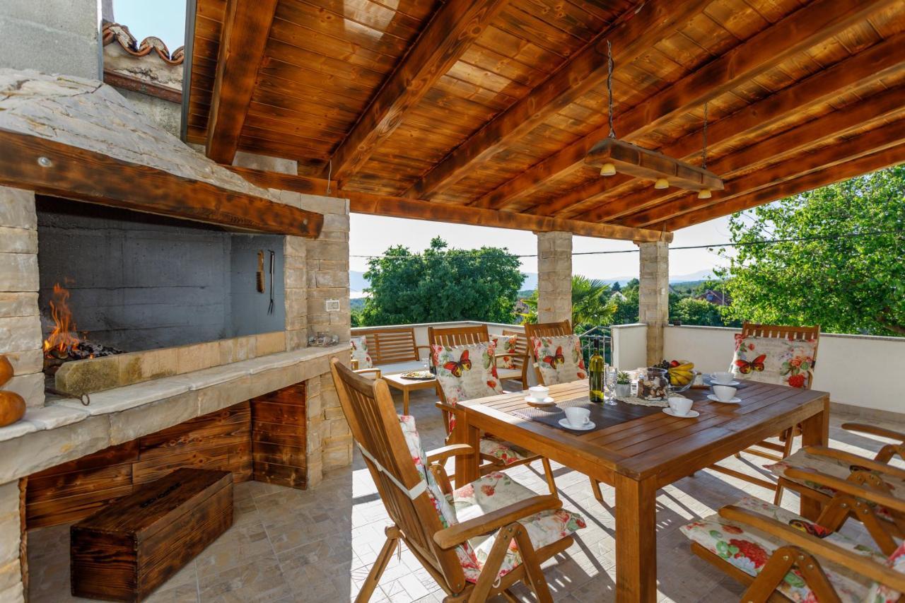 Rustic Apartment Evelin Krk Town Bagian luar foto