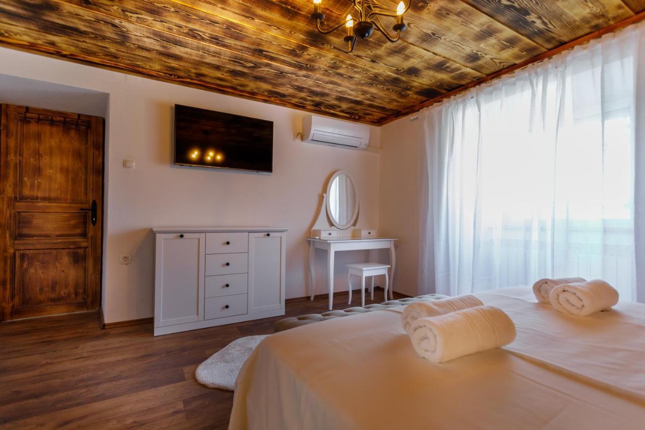 Rustic Apartment Evelin Krk Town Bagian luar foto