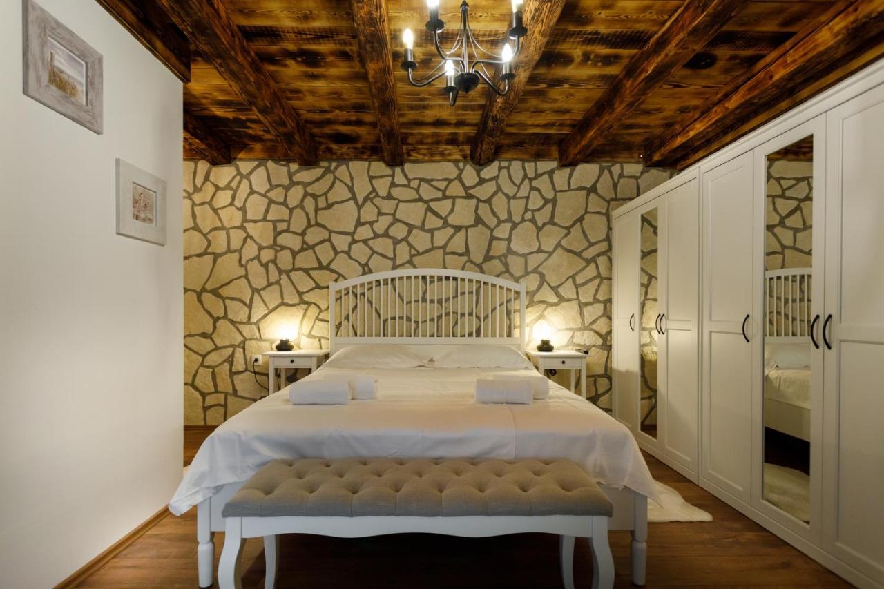 Rustic Apartment Evelin Krk Town Bagian luar foto