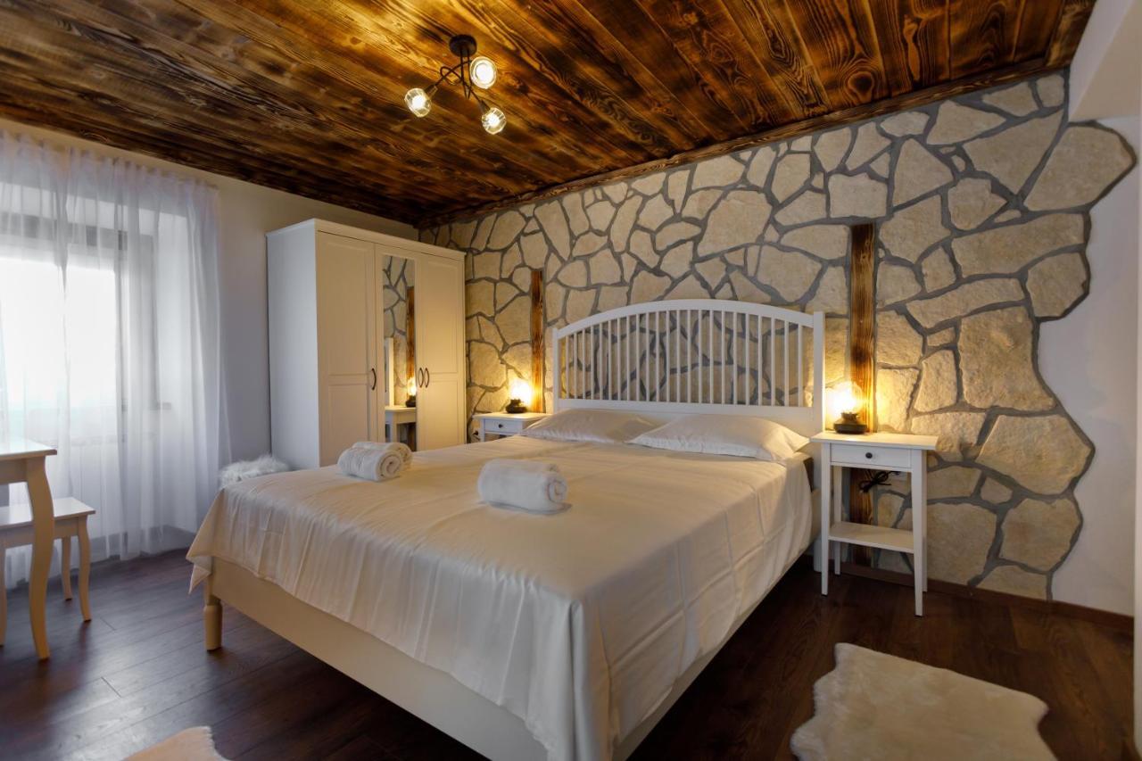 Rustic Apartment Evelin Krk Town Bagian luar foto