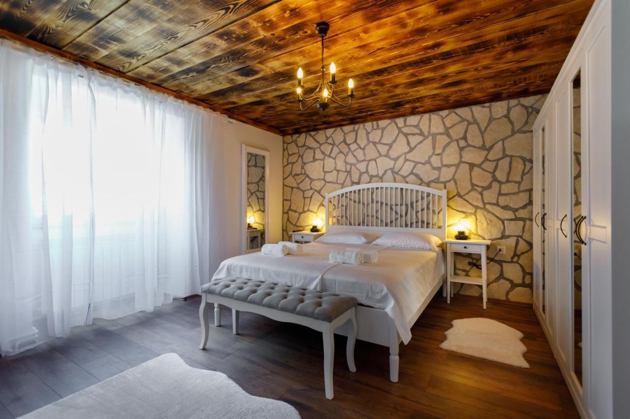 Rustic Apartment Evelin Krk Town Bagian luar foto