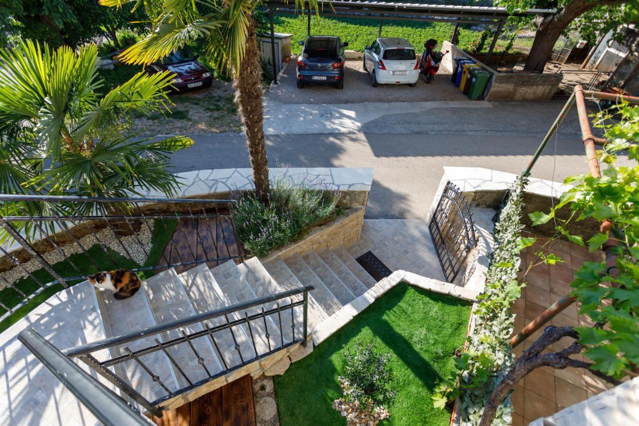 Rustic Apartment Evelin Krk Town Bagian luar foto