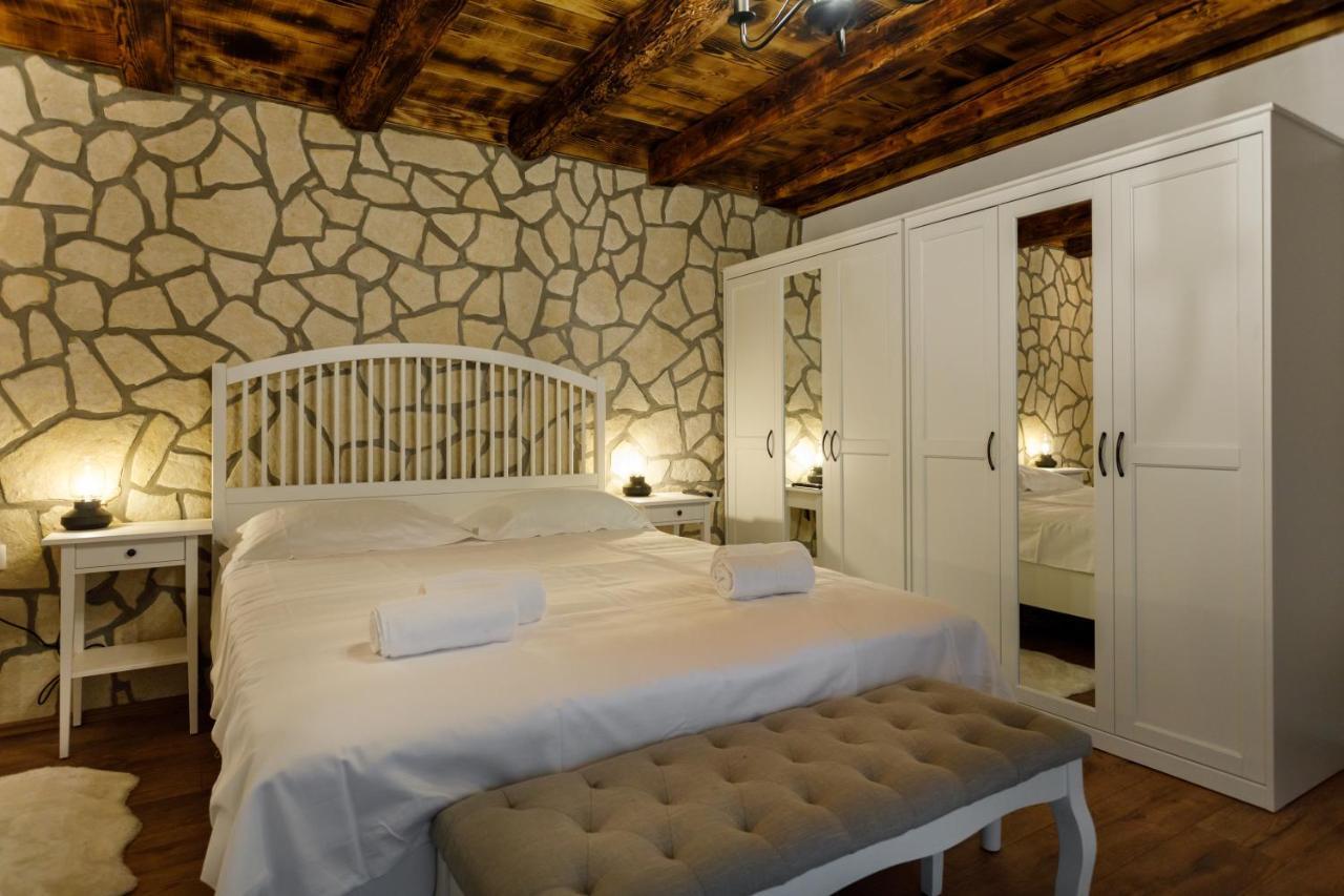 Rustic Apartment Evelin Krk Town Bagian luar foto