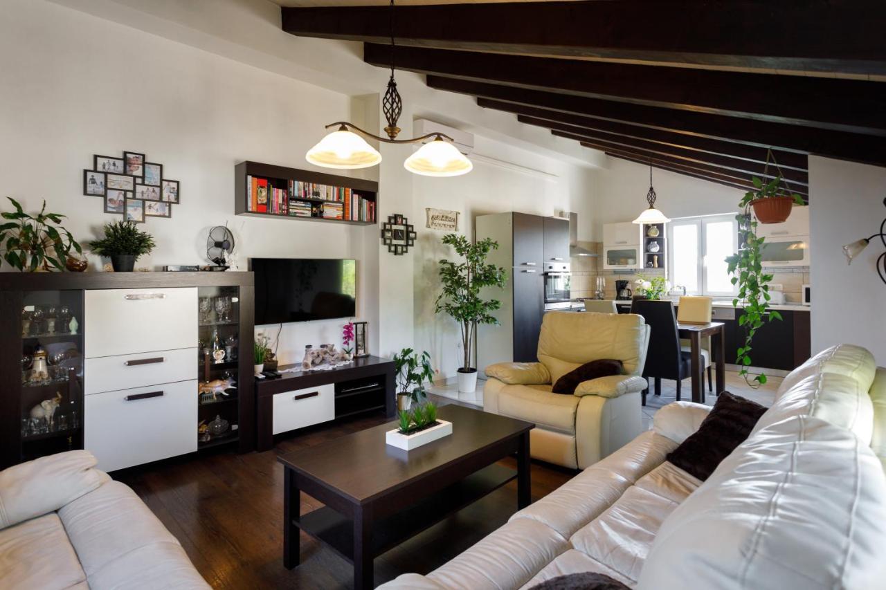 Rustic Apartment Evelin Krk Town Bagian luar foto