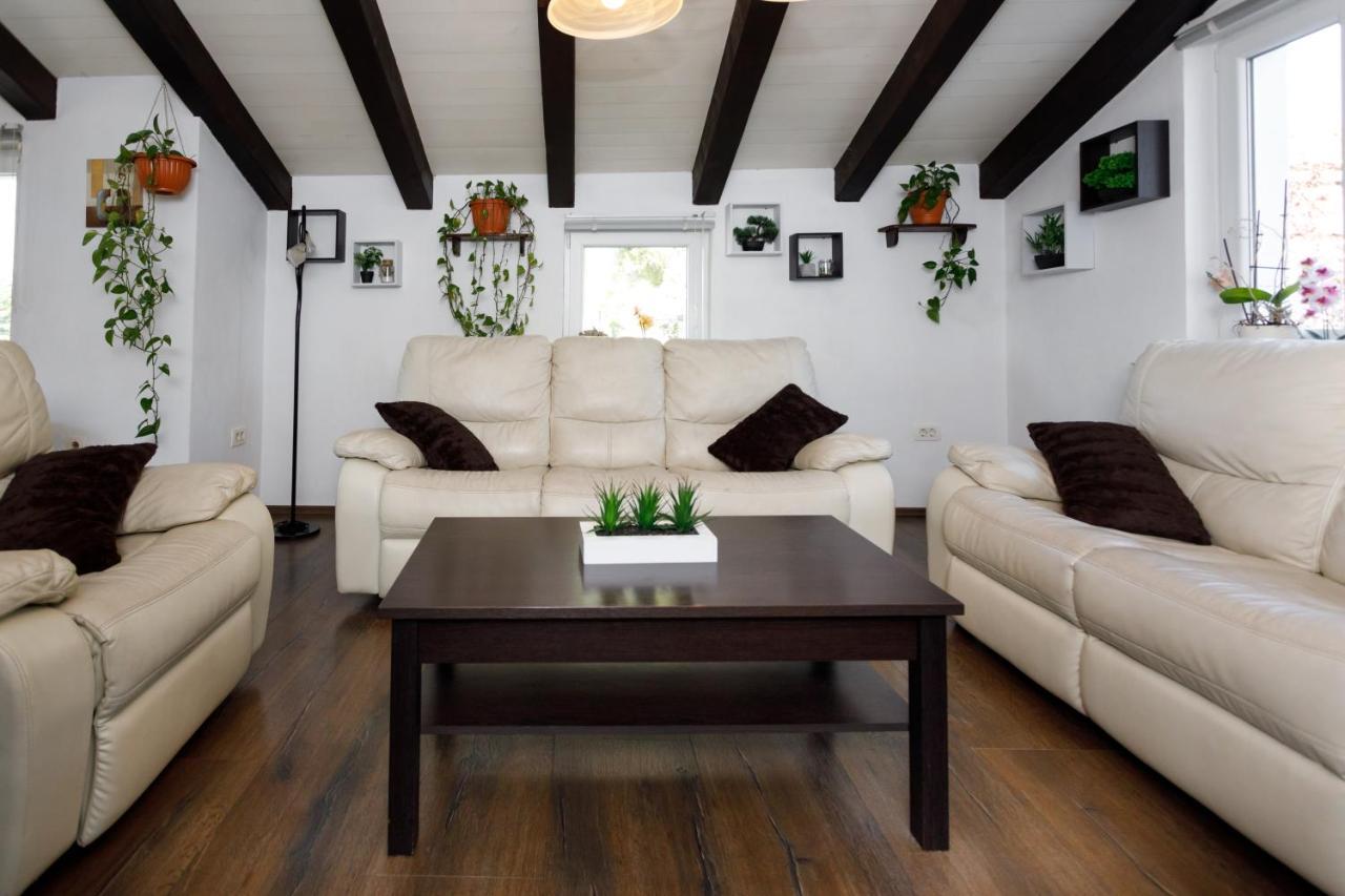 Rustic Apartment Evelin Krk Town Bagian luar foto